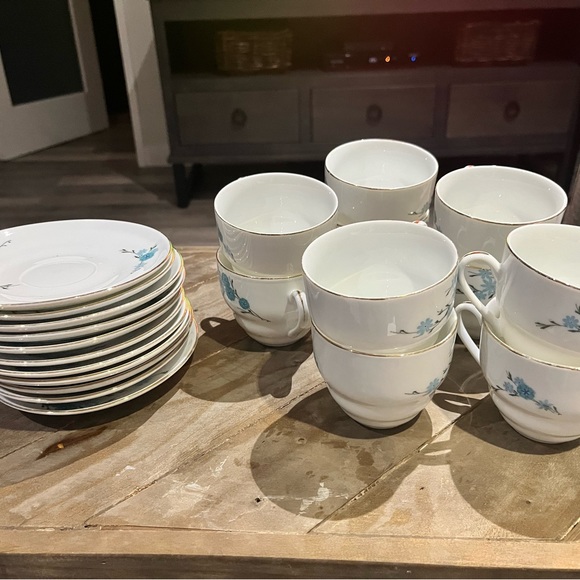 Tea cups - Picture 2 of 3